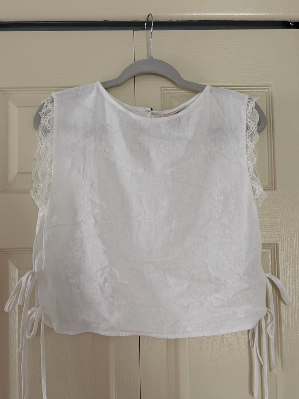 Universal Thread White Lace-Trim Tie-Side Blouse